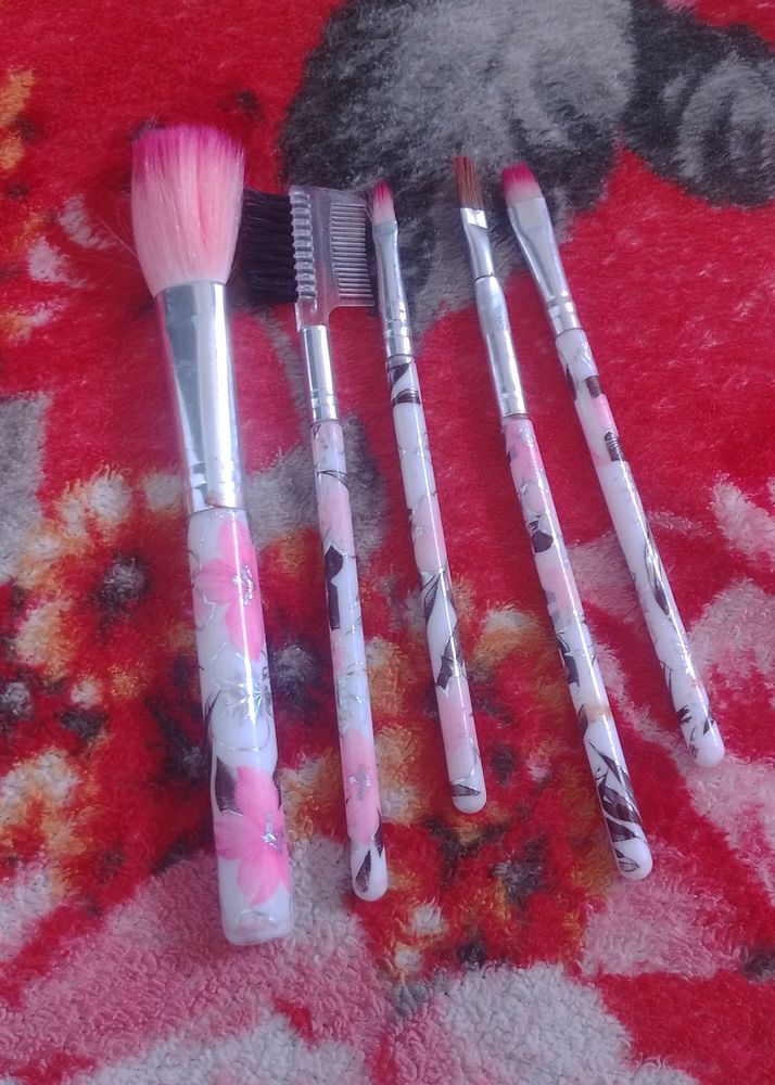 makeup brush