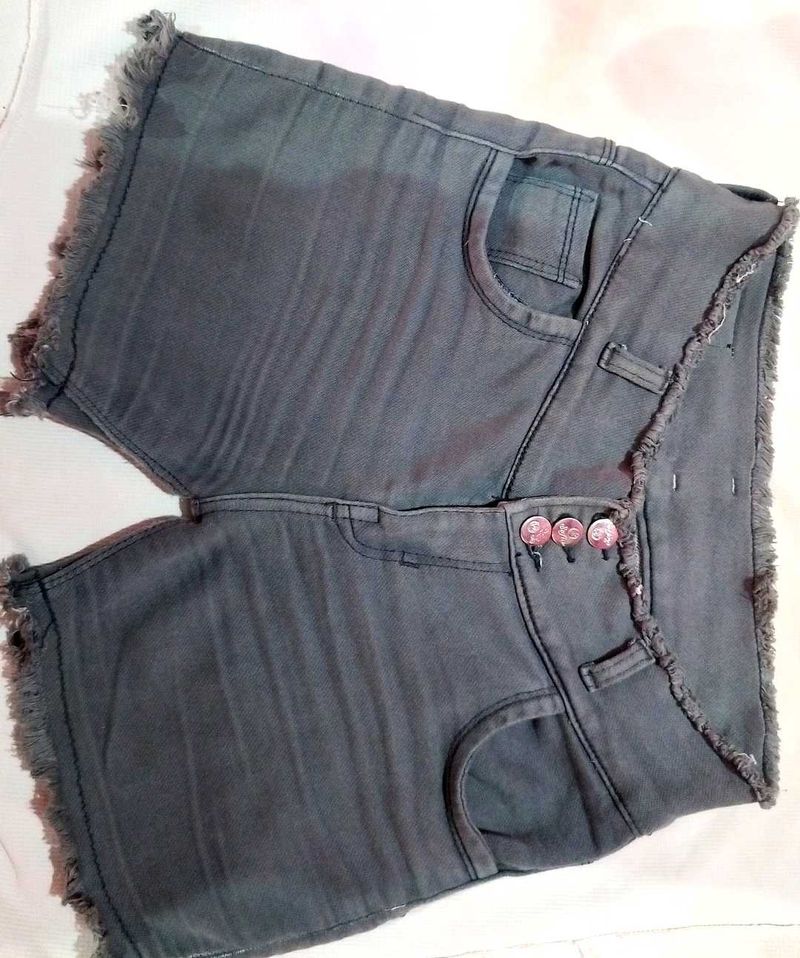 Gray Denim Shorts like new 😍😍😍