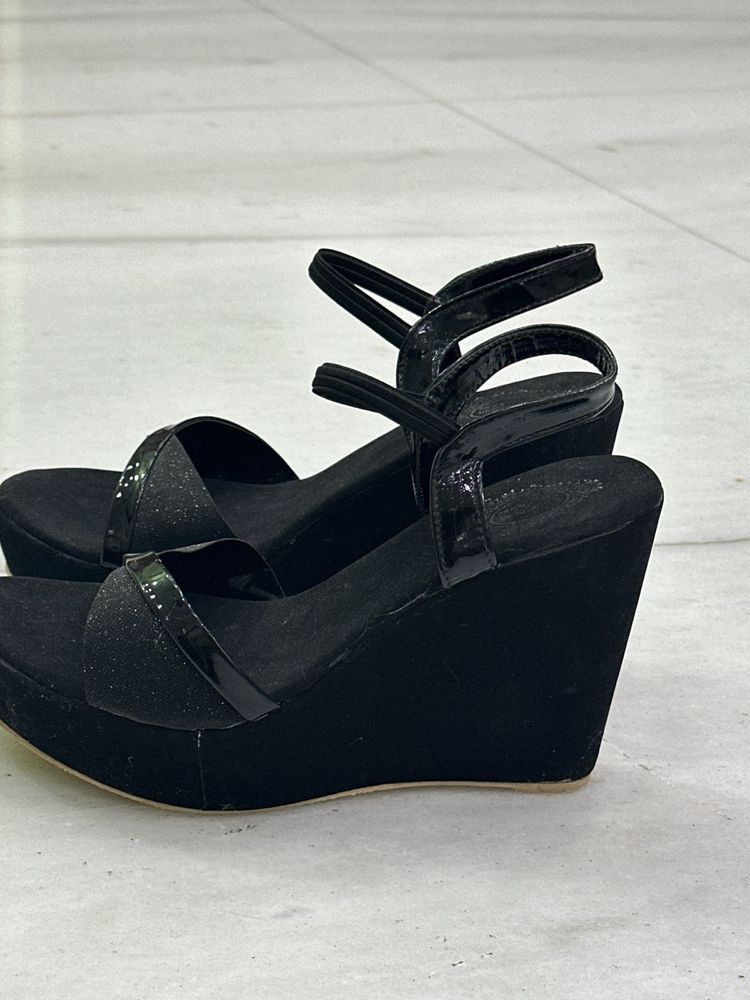 SHOETOPIA WOMEN BLACK HEEL