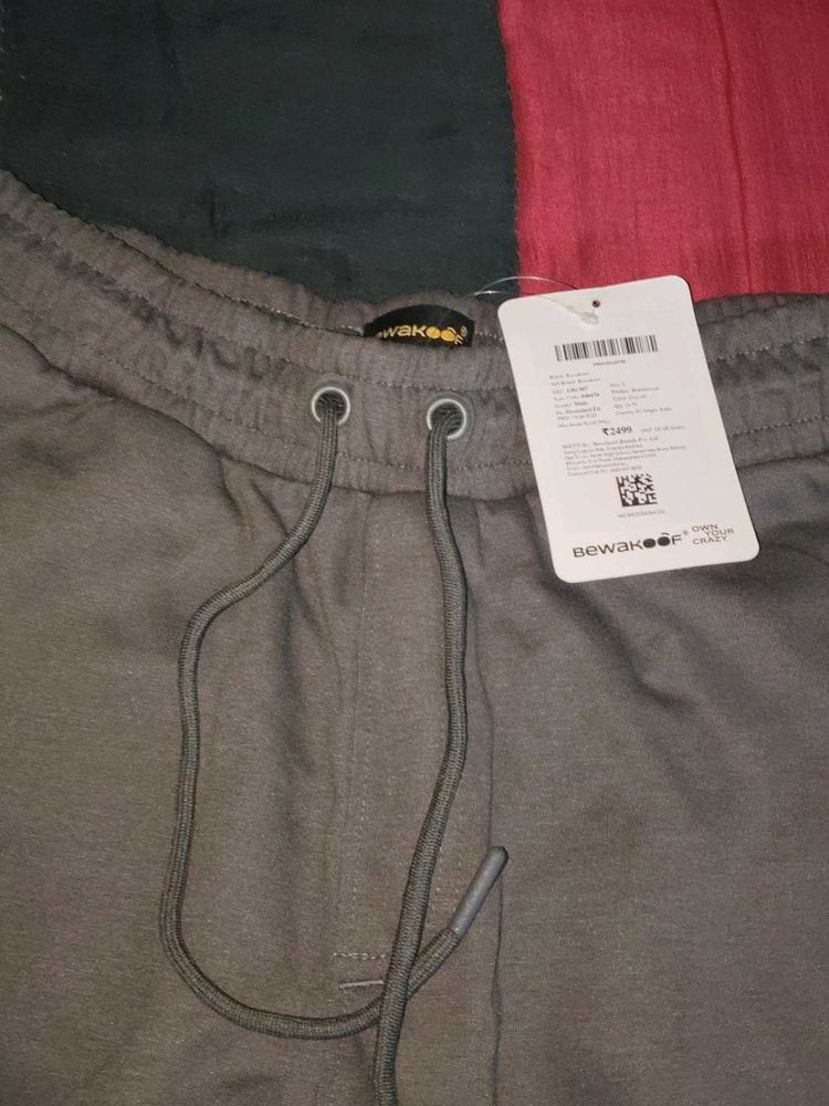 IS BEST JOGGERS IN BAWAKOOF BRAND