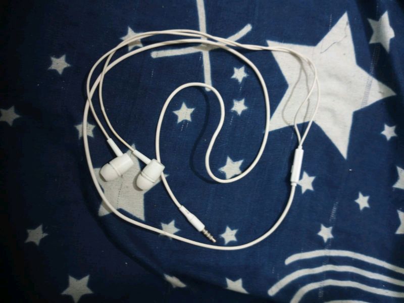 White Wired Earphone