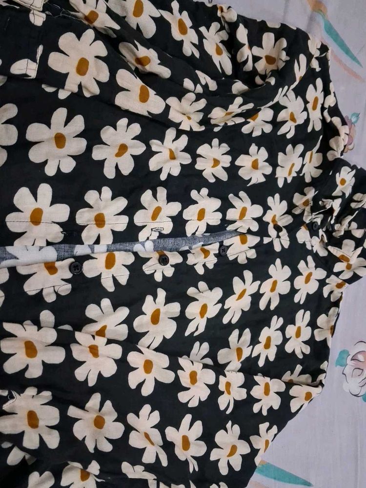 Daisy Print Button-Up Shirt