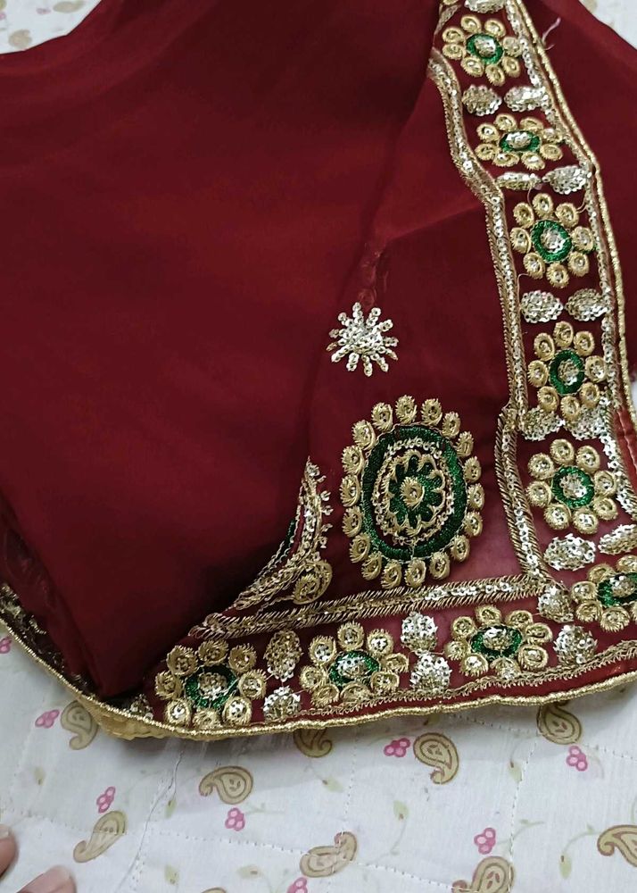 Women&#39;s Maroon &amp; Gold Embroidered Saree
