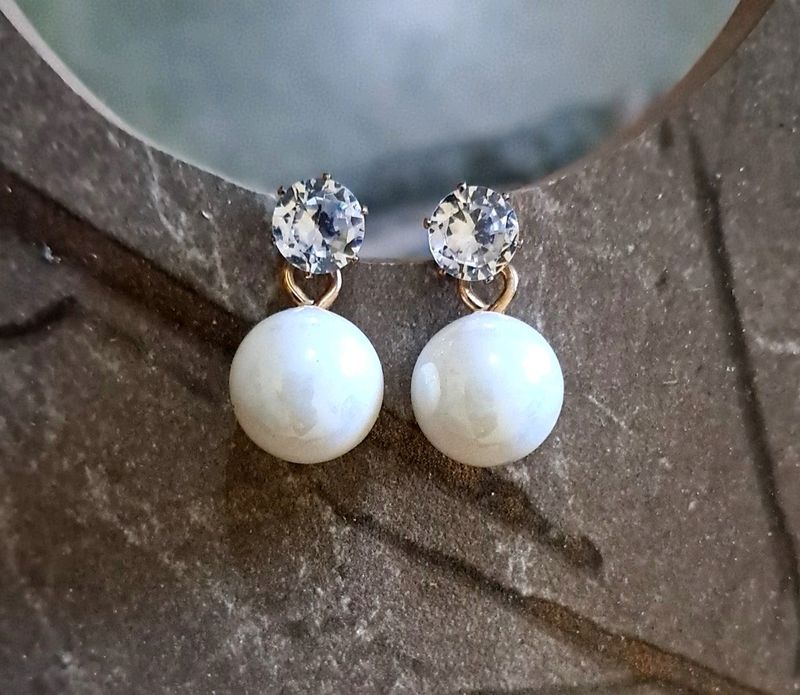 Pearl Earring With White Stone