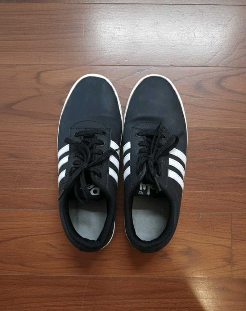 Men Black &amp; White Sneakers