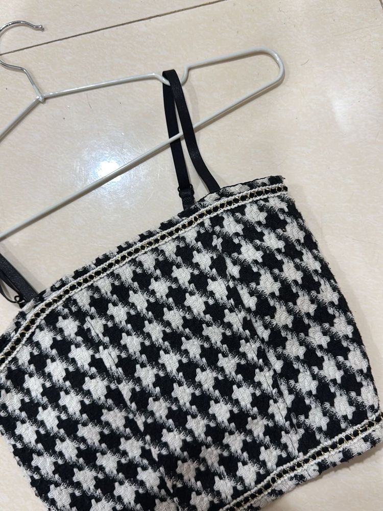 Padded black crop top (stretchy)