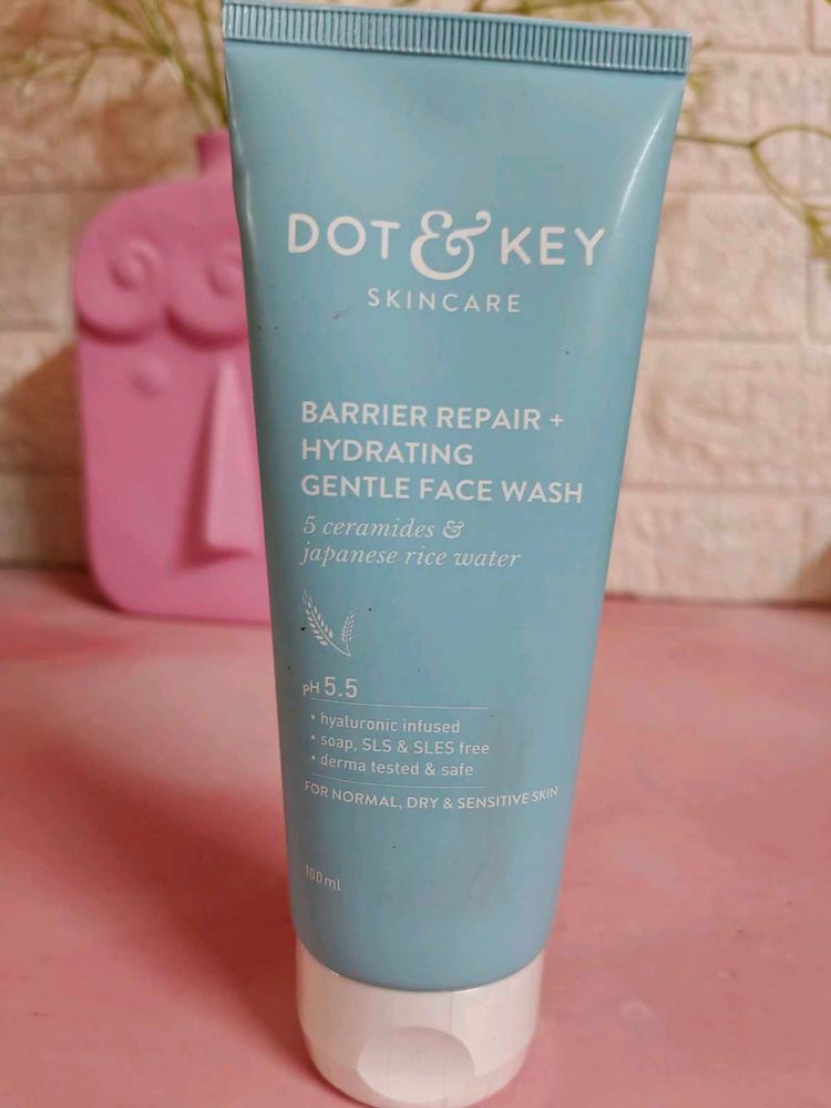 Dot And key Barrier Repair Hydrating facewash