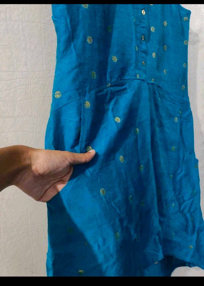 sale Blue Sleeveless kurti
