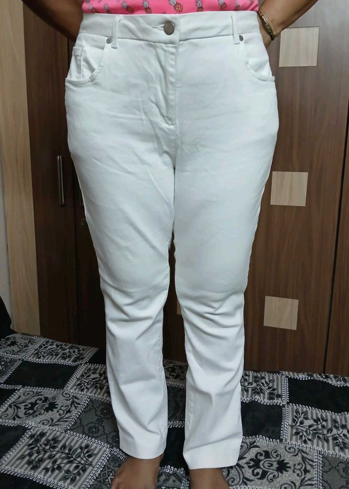 🤍White Straight Leg Pants👖
