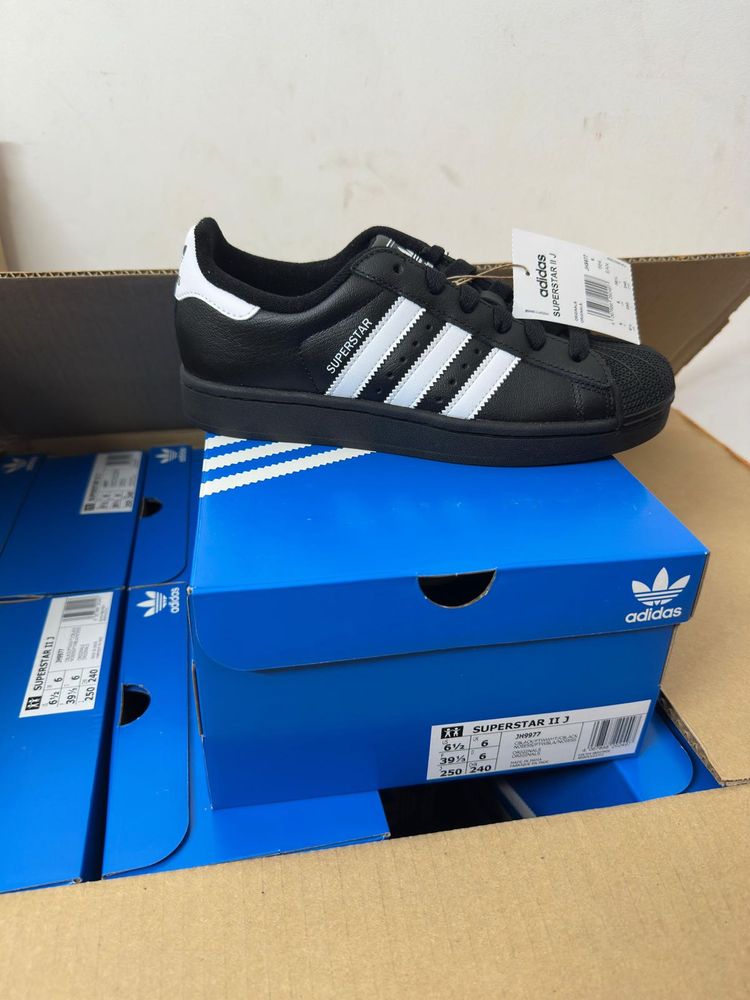 Adidas Superstar Sneakers