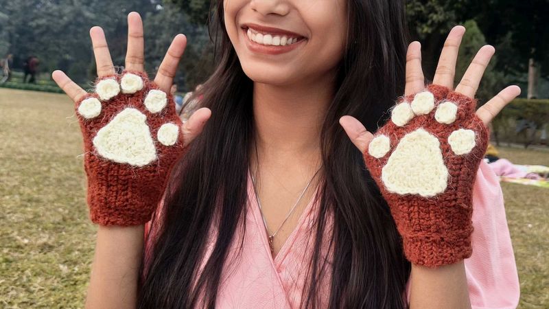 Paw Print Knitted Gloves