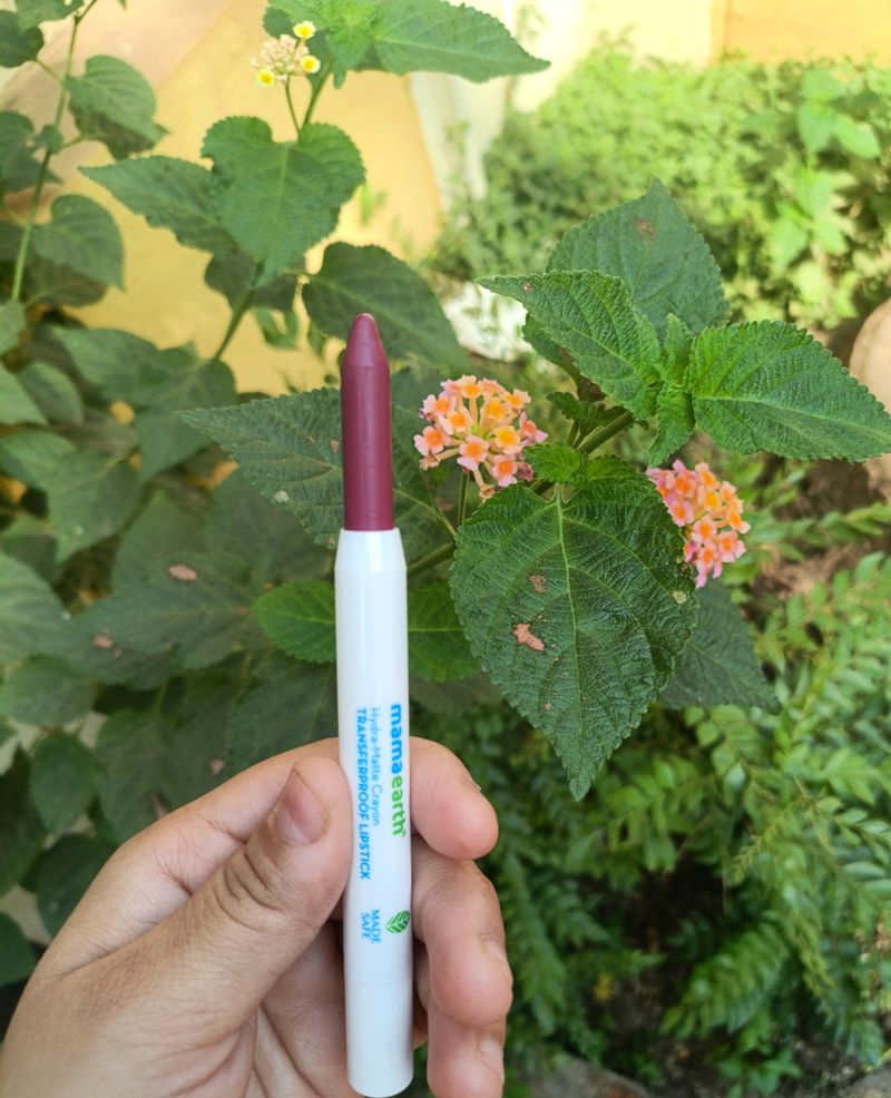 Mamaearth HydraMatte Crayon Transferproof Lipstick
