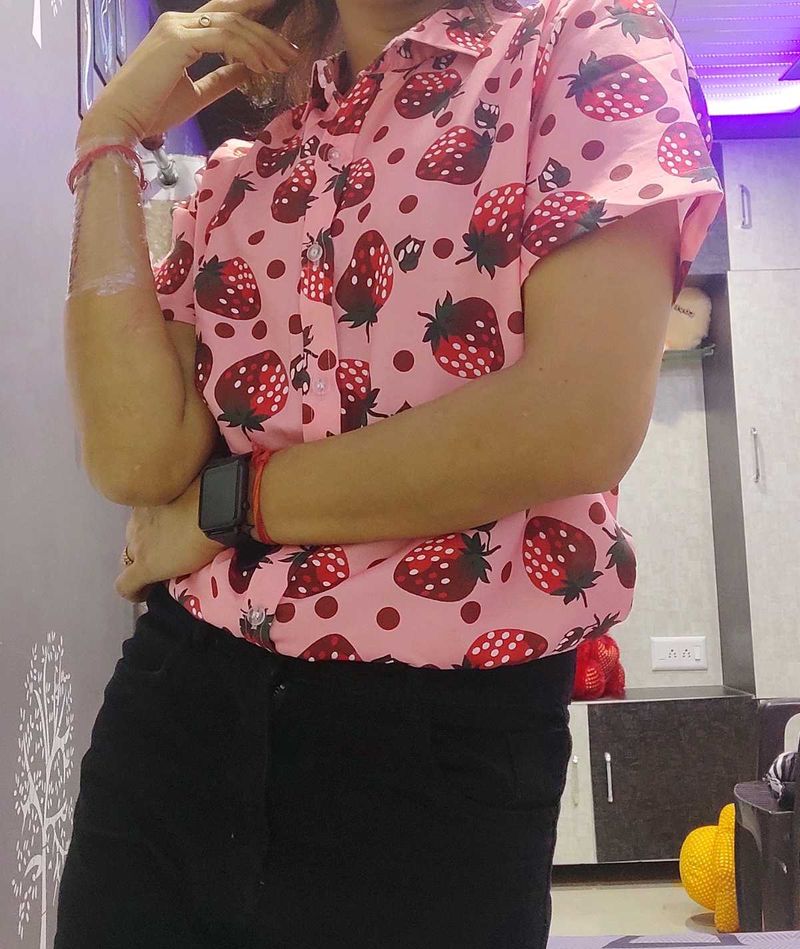 Beautiful 🍓Strawberries🍓 Woman Nd Girls Top❤