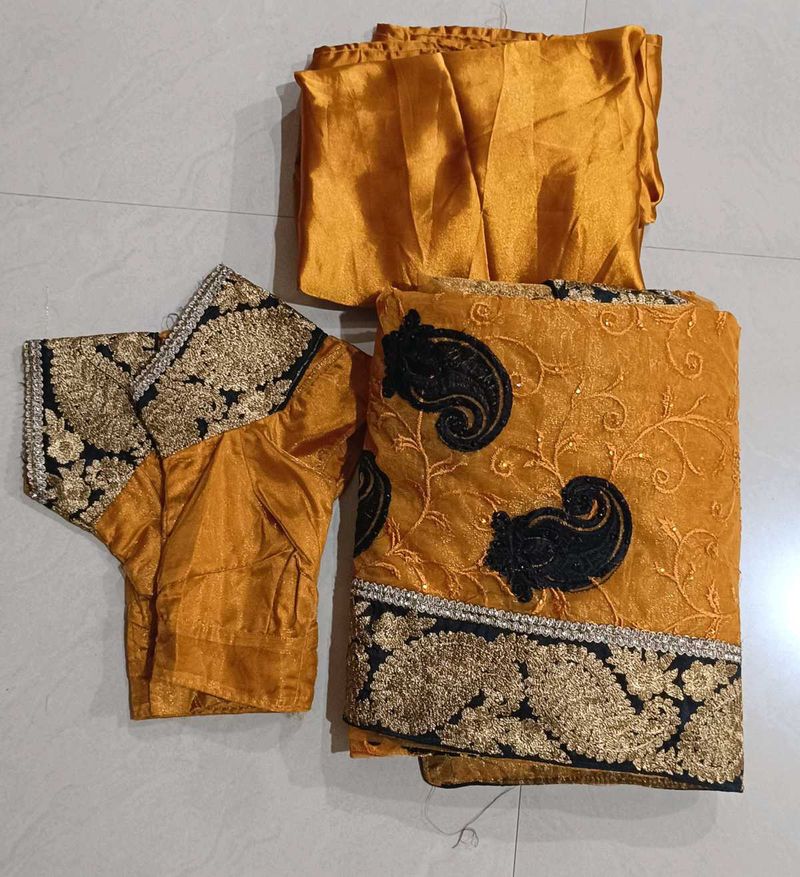 Golden Netted Saree✅Free Blouse + Peticot 💸