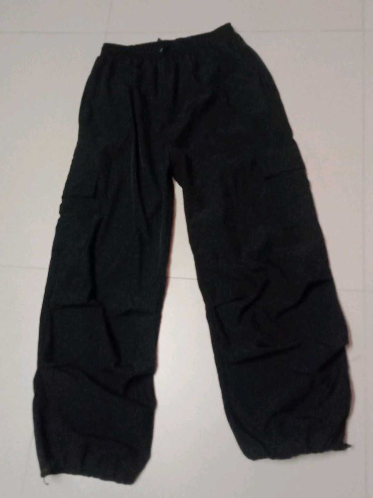 Black Cargo Pants - Relaxed Fit
