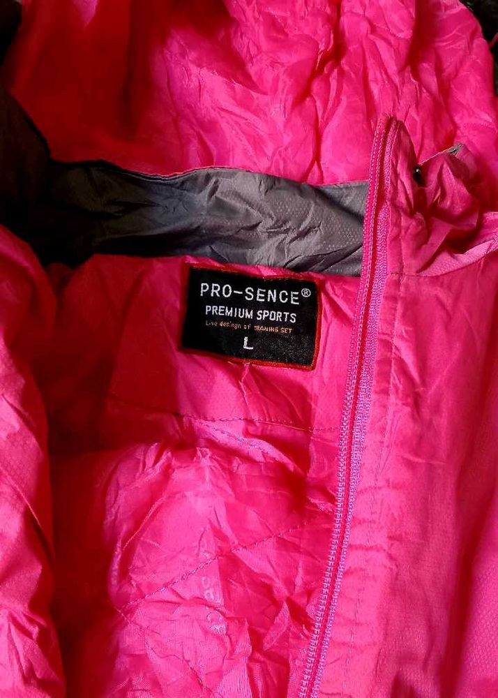 Track Suit Coat 💕 A Expansive Piece