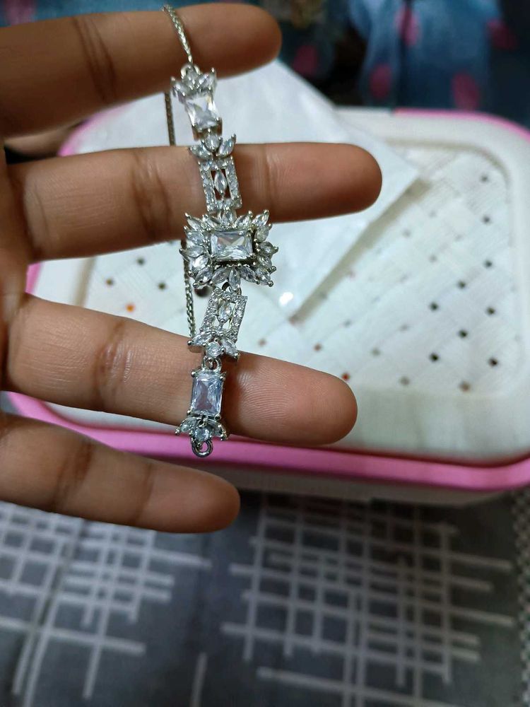 Feminine elegant bracelet and earrings