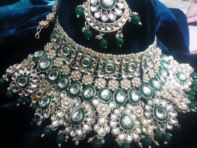bridal jewellery set in green trending jeweller