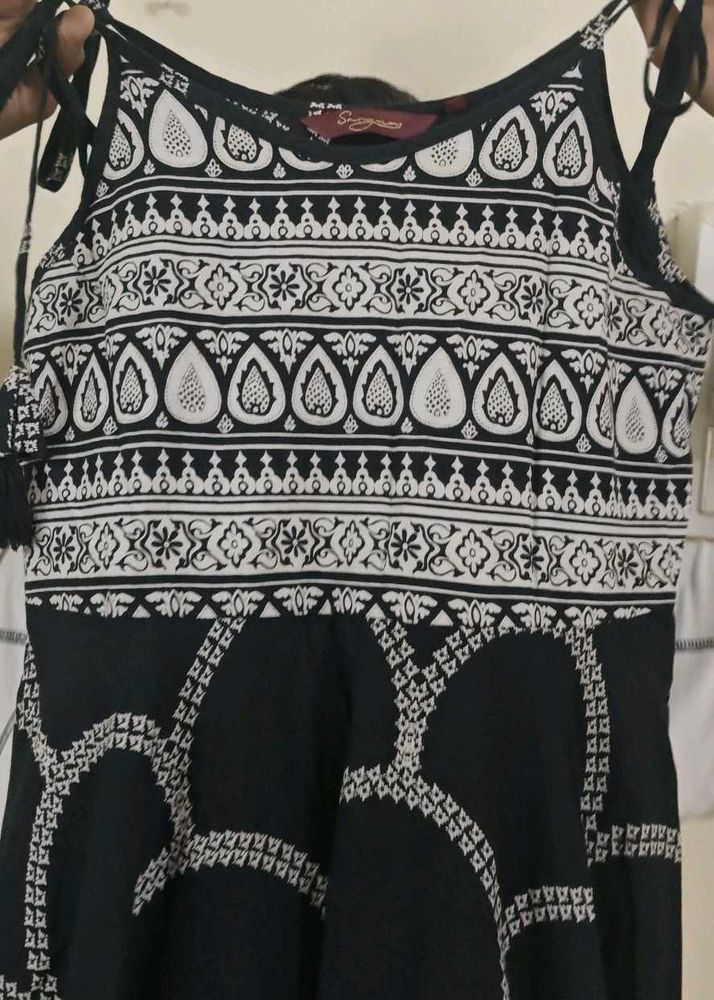 Chic Black &amp; White Sundress