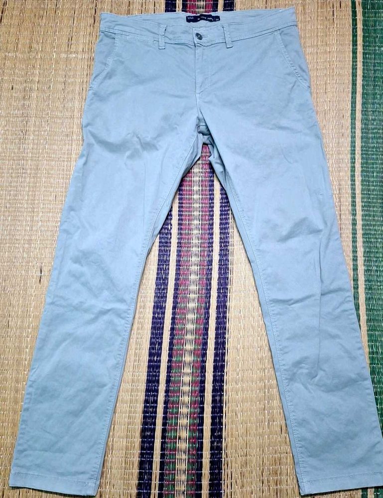 Light Grey Chinos Pant For Men.