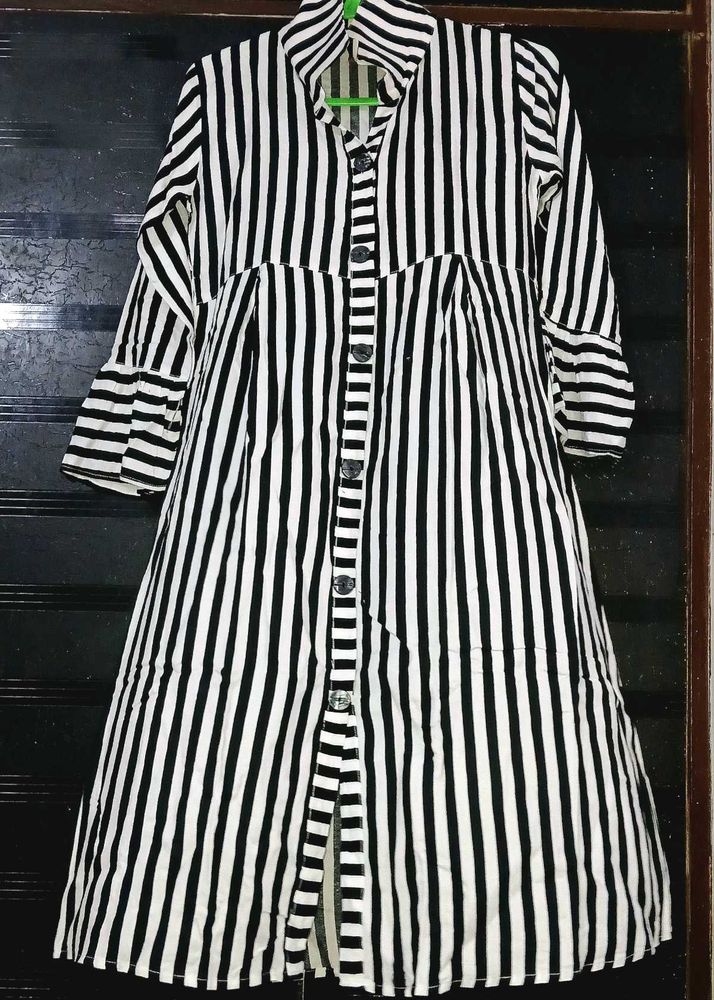 BLACK &amp; WHITE STRIPED BUTTON-DOWN DRESS