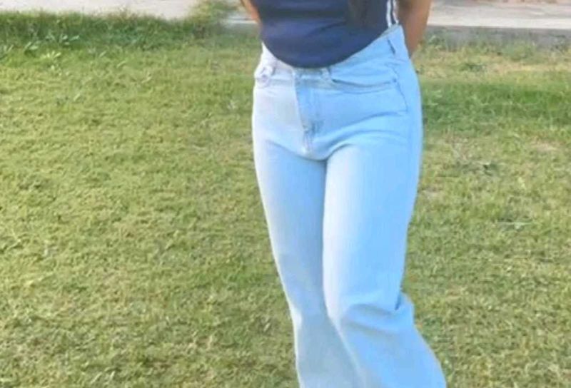 Jeans+ Free 2 Items