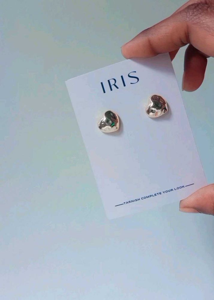 Elegant Heart Stud Earrings (Alloy)