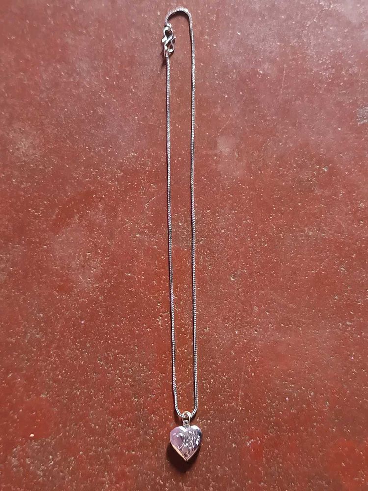 Locket Neck Piece, Black Metal Earrings.