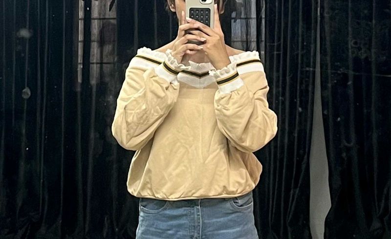 Off Shoulder Crop Top.