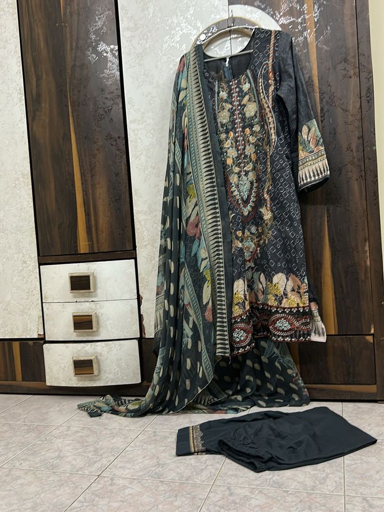 Chevron Embroidery Suit