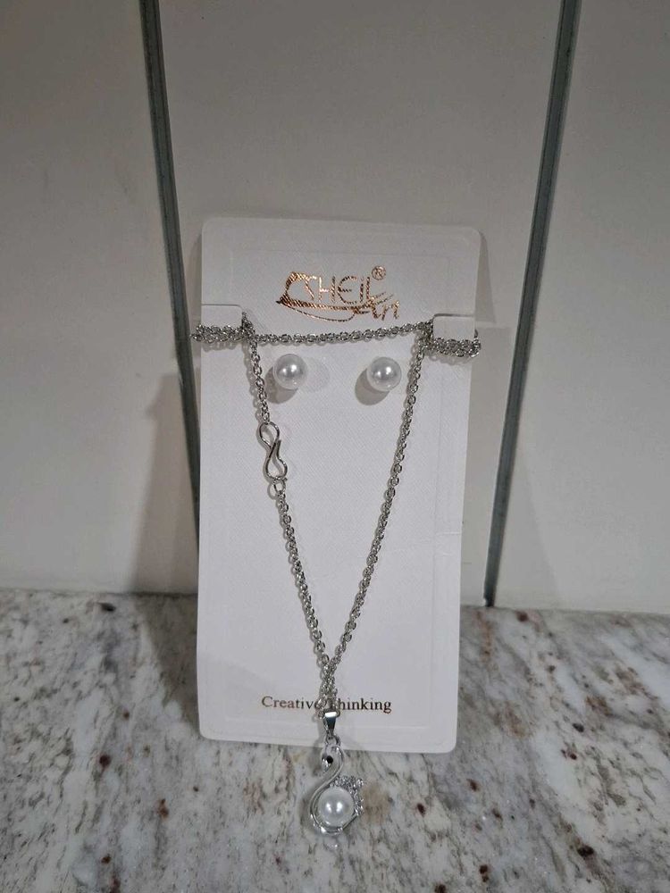 Elegant Silver Pearl Necklace &amp; Earring Set