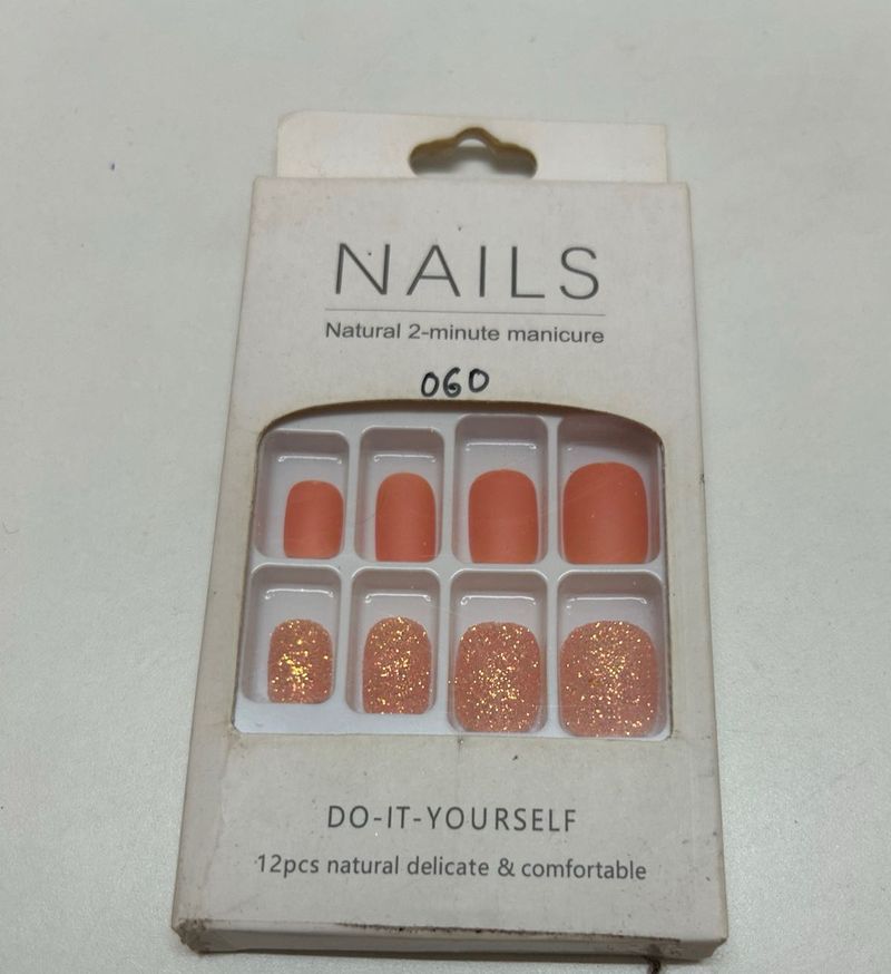 Nude Glitter Nails 🎀