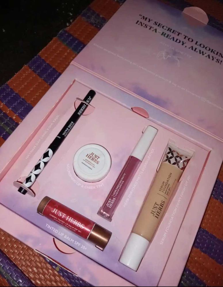 Just Herbs Makeup Set