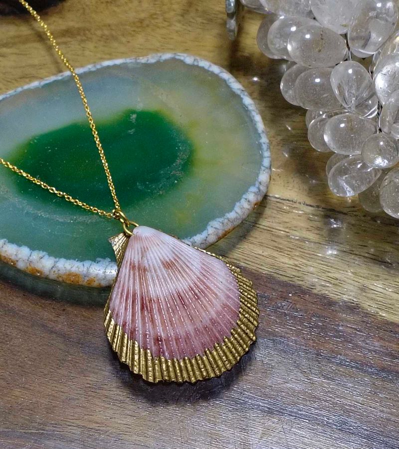 Handmade Seashell Necklace 🌸