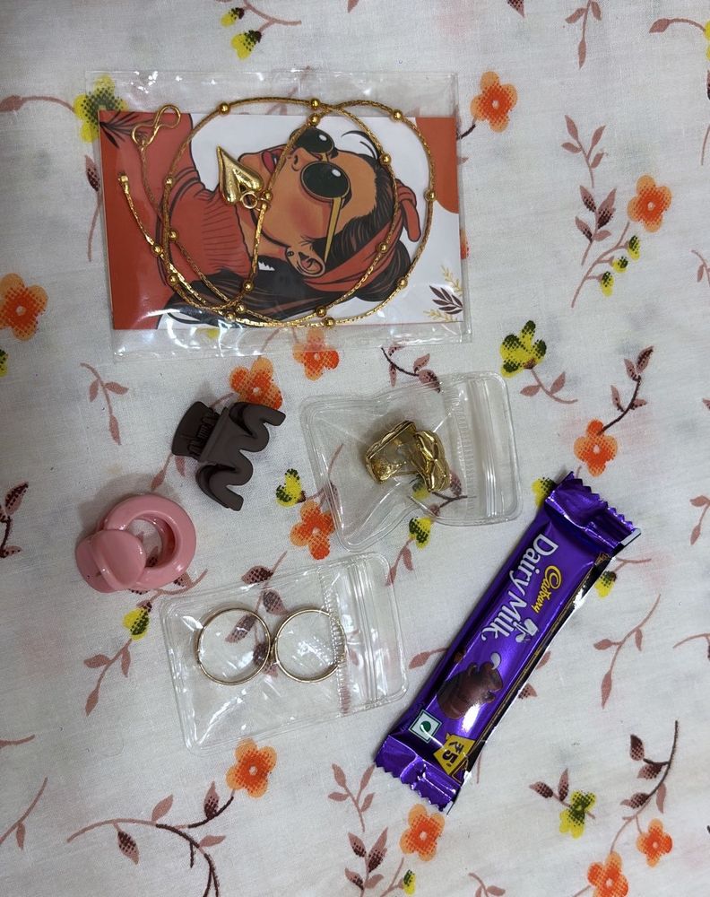 Only At 199/- Asthetic hamper box (2.0) 💗💗💗