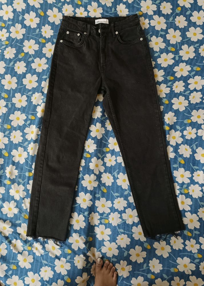 Zara Blownish Black Straight Legged Jeans Waist Si
