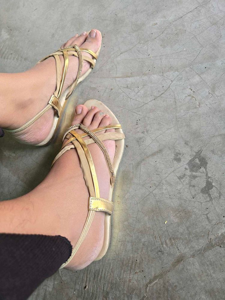 Elegant Gold sandals  👡 and grey