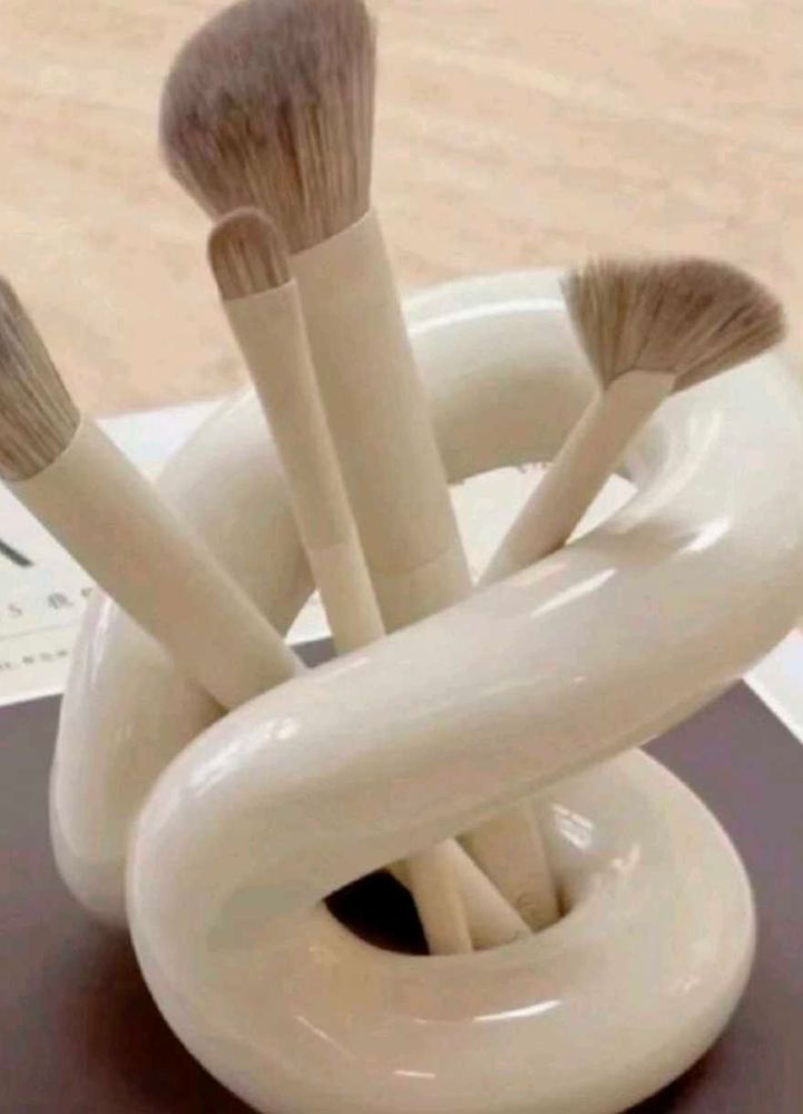 Makeup Brush Stand