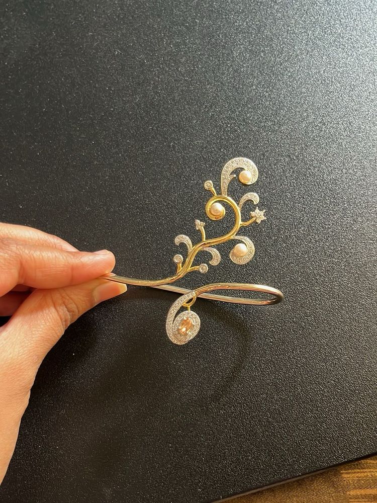 Elegant Floral Bangle Bracelet