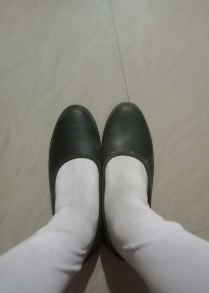 Used Shoe with Socks