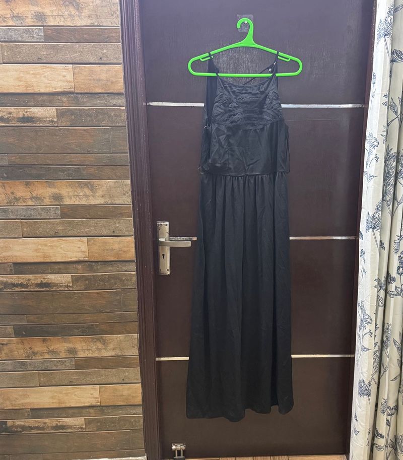Stright Maxi Dress V Back Size M