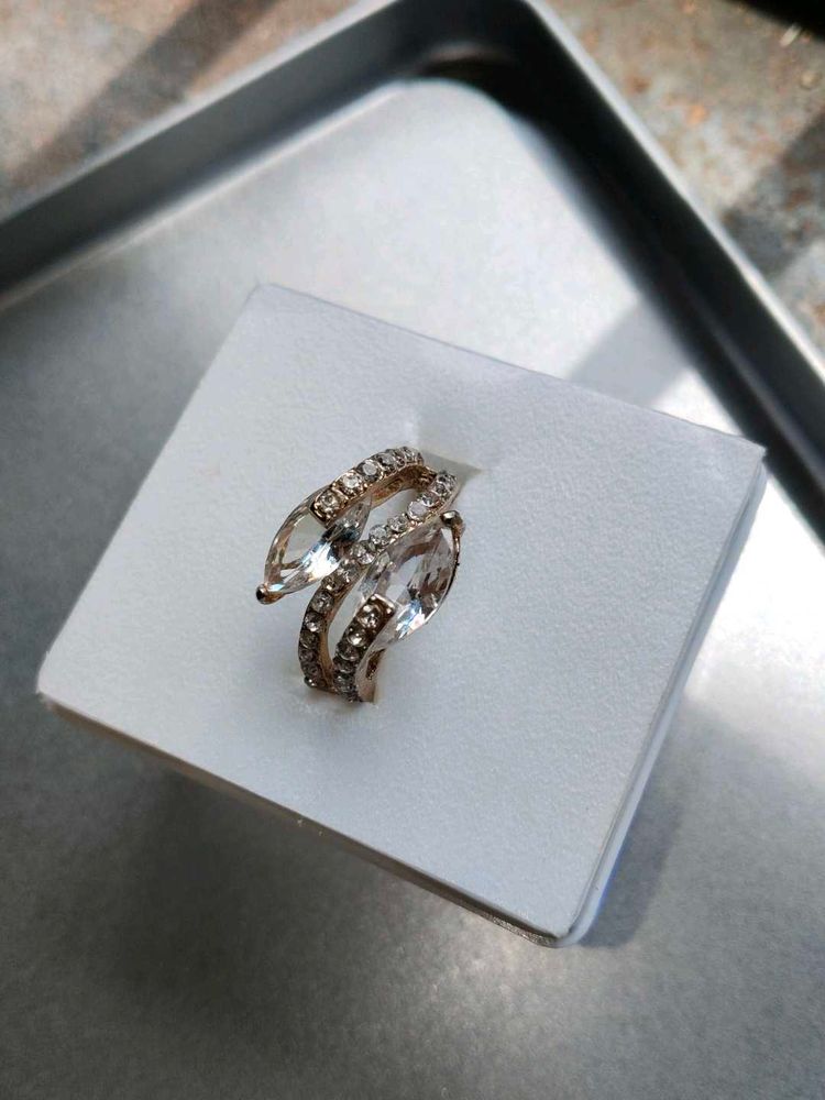 Sparkling Fashion Ring