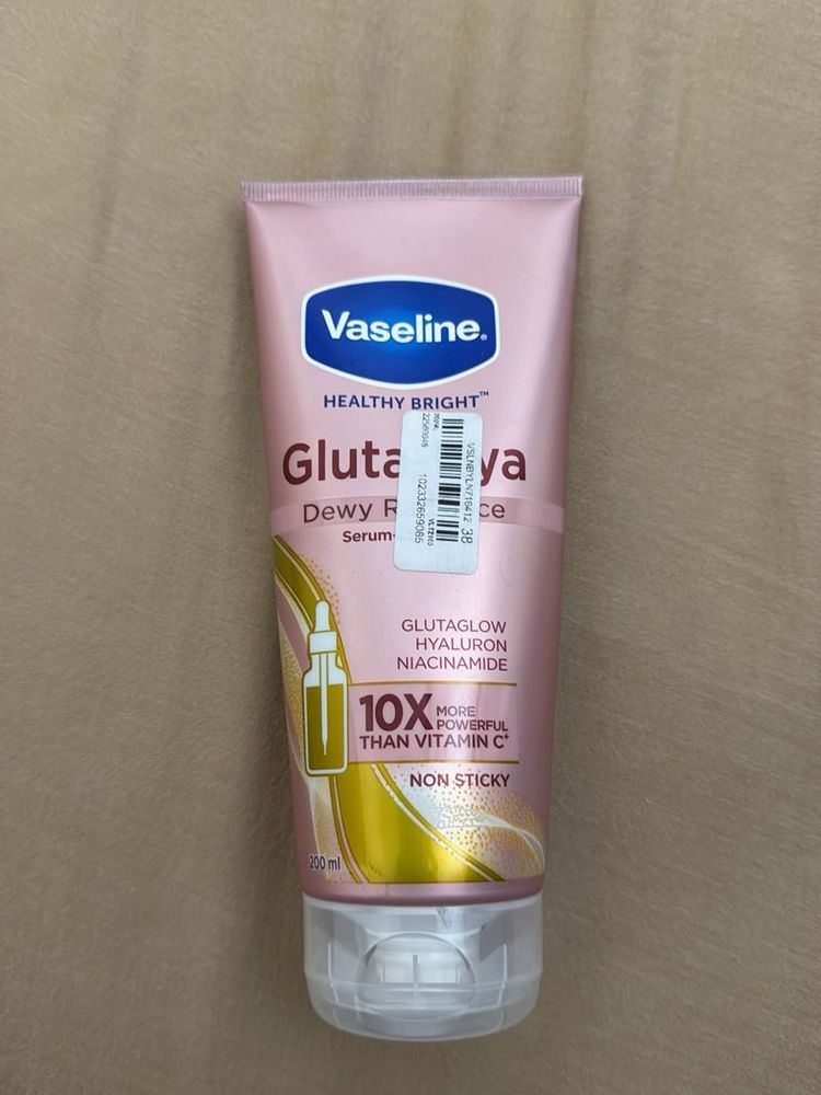 Vaseline Gluta-Hya Serum