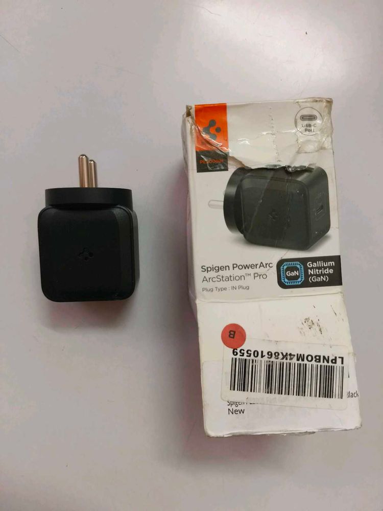 Spigen PowerArc 30w Charger
