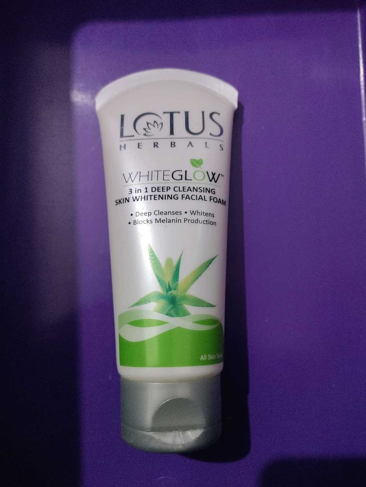 Lotus Herbals WhiteGlow Facewash
