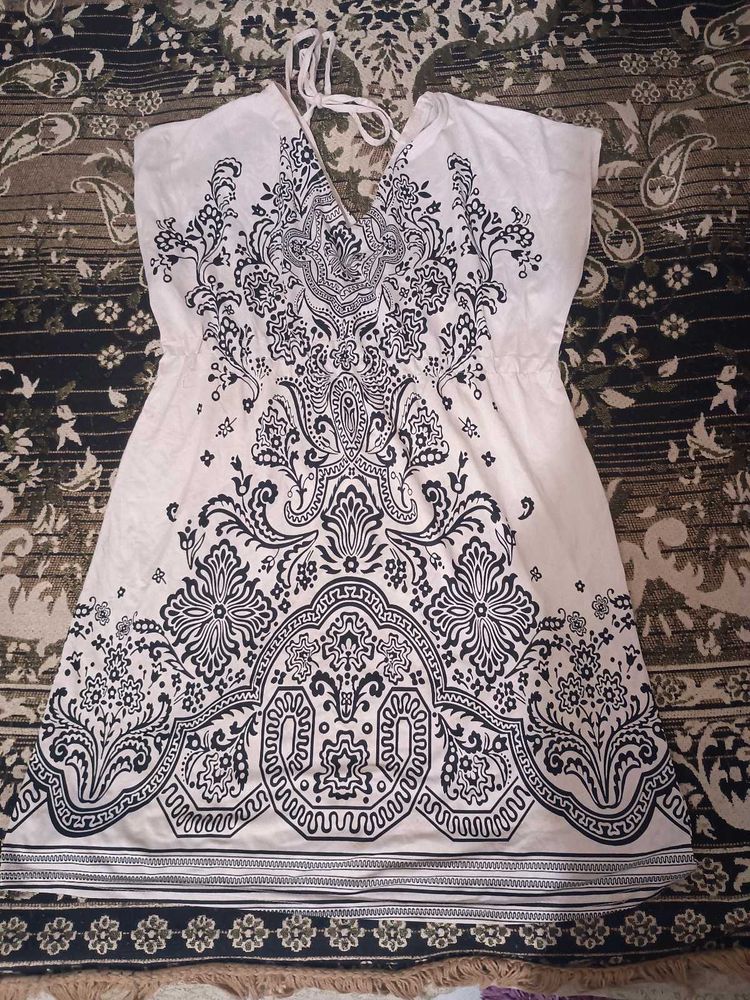 (PRICE DROP!!)White Black Pattern Mini Dress