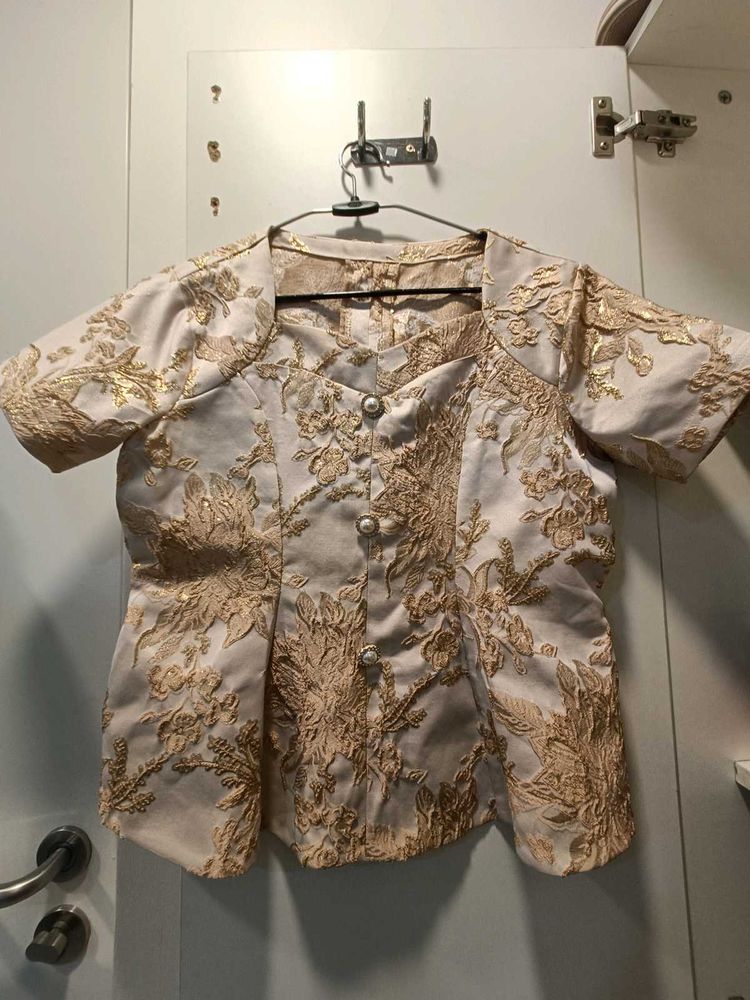 Customised Elegant Floral Embroidered Top🧚‍♂️