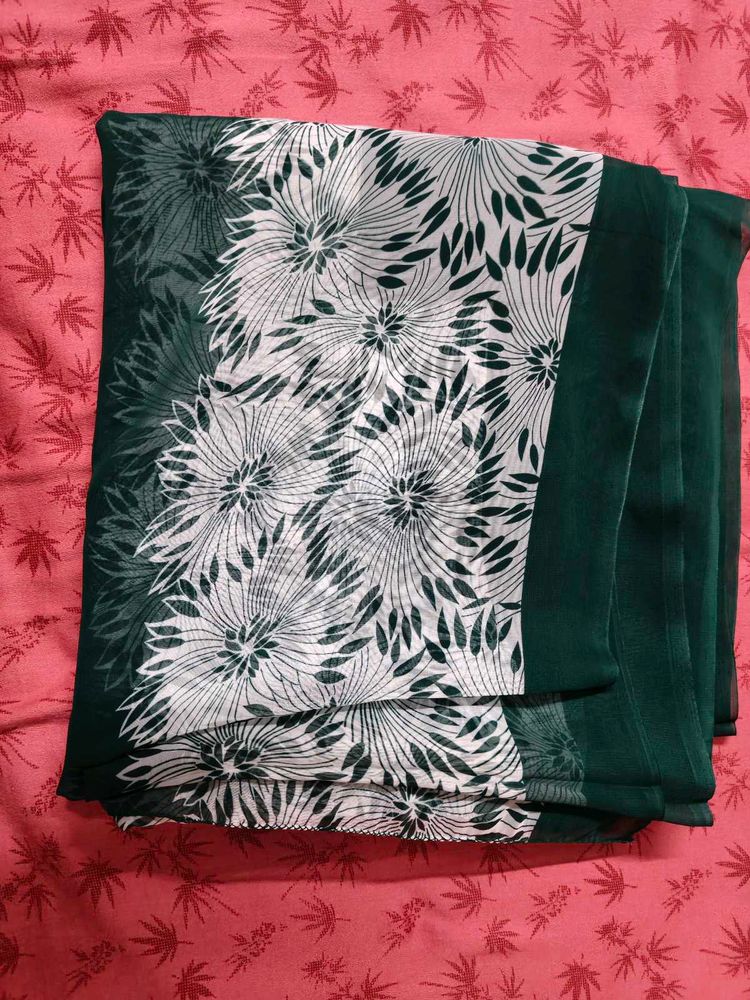 Women Green Floral Printed Georgette Saree