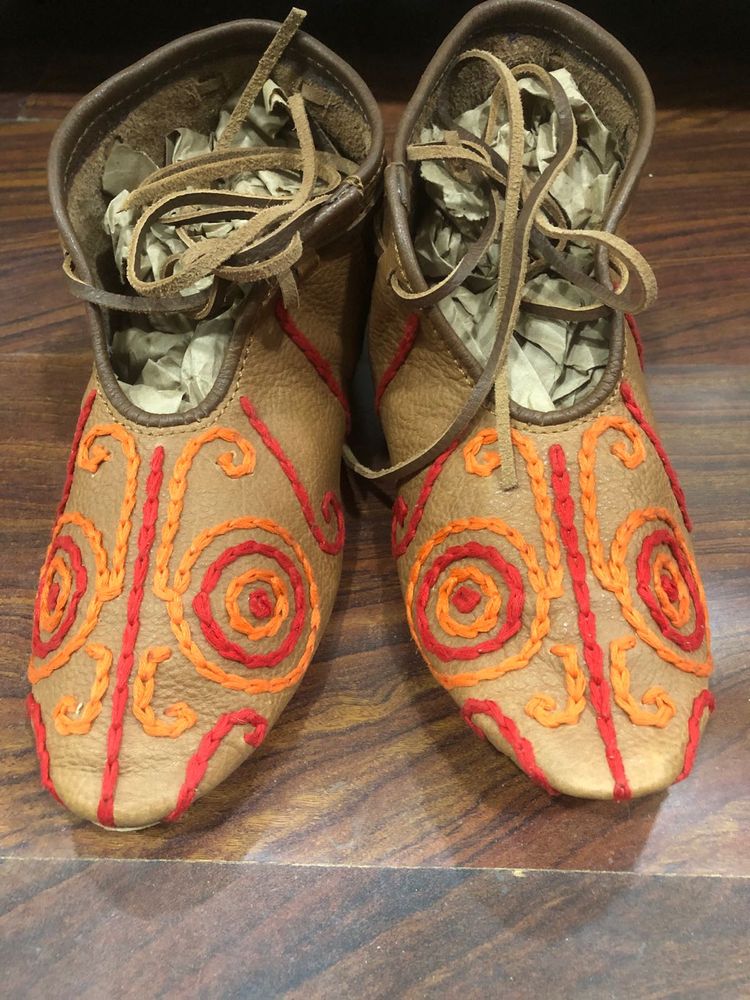 Embroidered Casual Leather Shoes Ladies Size EU 37