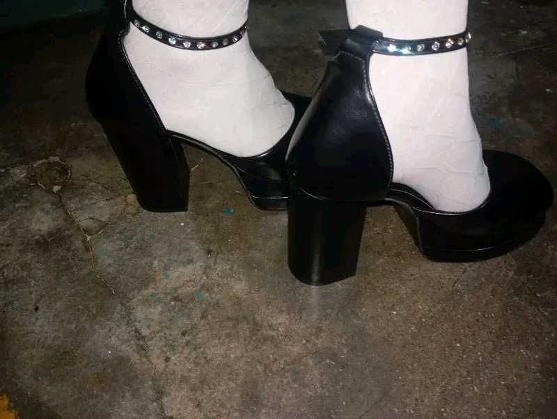 Chunky Platform BLACK HEELS ( FIX PRICE)